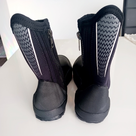 Akona Titanium dive boots. Size 8. Mint condition - Picture 3 of 7